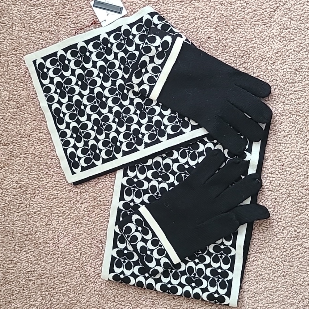 - NEW COACH Signature C Black/Ivory Wool Scarf & Gloves